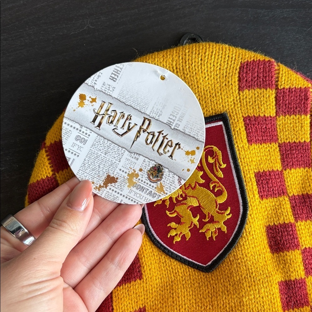 Harry Potter Gryffindor Knit Beanie Hat Red Gold Checkered NWT - Picture 2 of 5